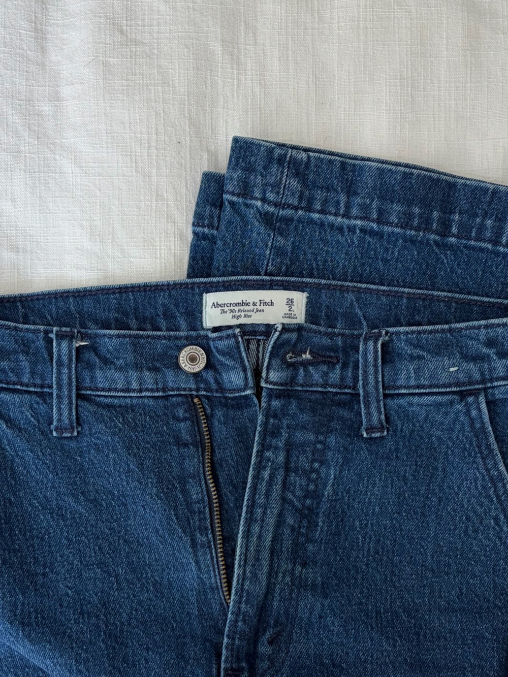 Abercrombie and Fitch 90s Relaxed Jean High Rise Dark with Trouser pockets